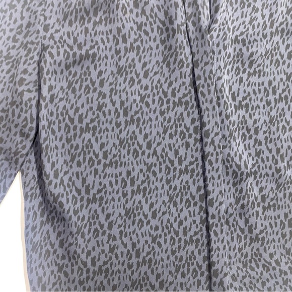 Babaton Aritzia Gray & Black Leopard/Cheetah Print Silk Button Down Shirt M - Picture 6 of 12